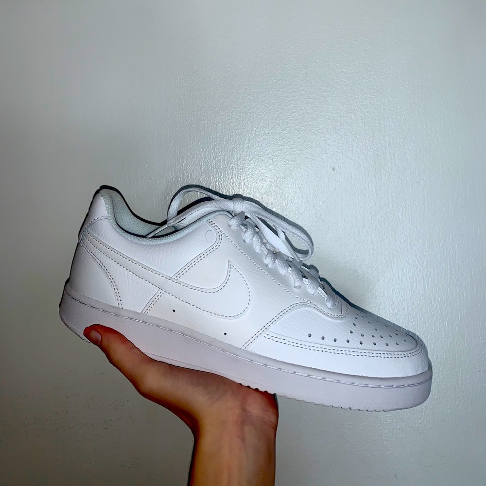 NIKE tennis shoes